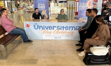 Kastamonu Üniversitesinden otogarda öğrencilere ‘hoş geldin’ karşılaması
