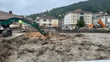 Kastamonu'nun İnebolu ilçesinde şiddetli yağış nedeniyle okullar tatil edildi