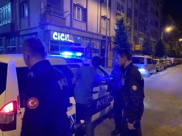 Kavga ihbarına giden bekçiler tabanca yakaladı
