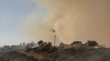 Kavurucu sıcakların etkili olduğu Yunanistan'da orman yangınları devam ediyor