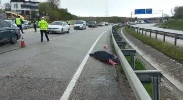 Kayan otomobilden kapıyı açarak kurtulmak isteyen kadın düşerek hayatını kaybetti
