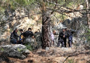 Kayıp olarak aranan kadın, kalenin yamacında ölü bulundu