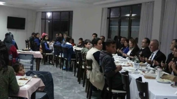 Kaymakam Aksoy, depremzedeler ile iftar yaptı
