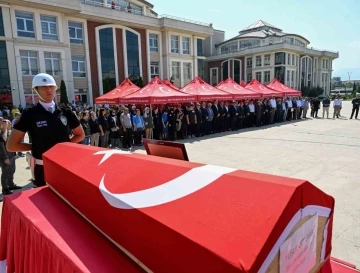 Kaymakam göz yaşları içinde son yolculuğuna uğurlandı