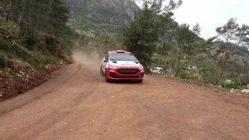 Kaymakam Kaya ve sanayide çalışan gençler Marmaris’te başkan adayı Yazıcı ile ralli yaptı
