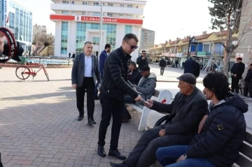 Kaymakam ve Başkan broşür dağıtıp bağımlılığa dikkat çekti
