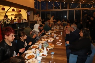 Kaymakamlıktan depremzedelere iftar
