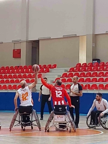 Kayseri BESK Tekerlekli Sandalye takımı sonunu getiremedi
