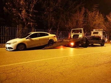 Alkollü sürücü motosiklete çarptı, 2 yaralı