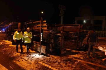 Kayseri’de feci kaza: Yanan tırın sürücüsünü polis kurtardı
