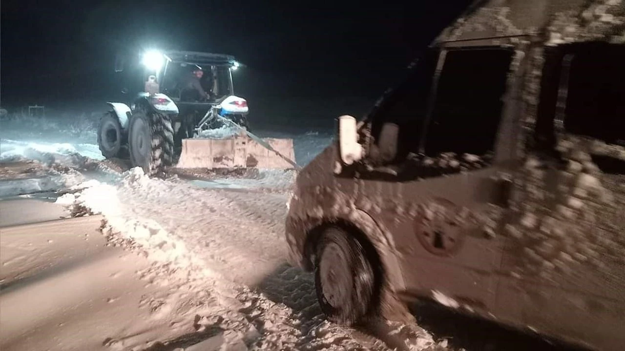 Kayseri’de tipide yollarda mahsur kalan bin 200 kişi kurtarıldı