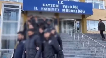 Kayseri merkezli 10 ildeki &quot;Sibergöz-22&quot; operasyonunda 14 tutuklama