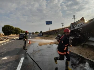 Kaza yapan tırda sıkışan sürücüyü, itfaiye ekipleri kurtardı
