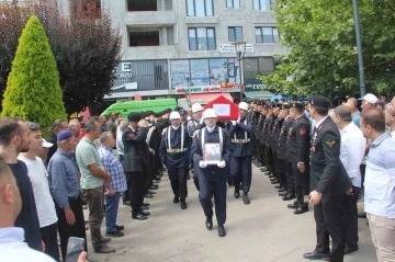 Kazada ölen uzman çavuş askeri törenle son yolculuğuna uğurlandı