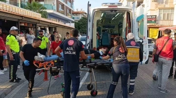 Kazaya gelen ambulans kaza yaptı, sağlıkçılar olay yerine yaya olarak geldi
