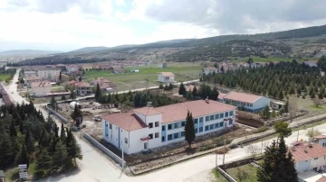 Keçiborlu Uçak Bakım Teknolojisi Mesleki ve Teknik Anadolu Lisesi inşaatında sona yaklaşıldı
