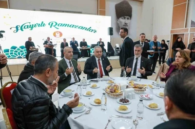 Keçiören Belediye Başkanı Özarslan ilk iftarı otobüs esnafı ile yaptı
