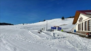 Keltepe Kayak Merkezi'nde kar kalınlığı 60 santimetreye ulaştı