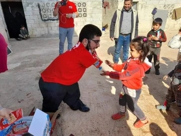 Kendi engellerini unutup depremzedelerin yardımına koştu
