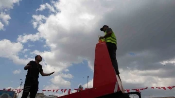 Kendini yakmaya çalışan çekici sürücüsünü polis ikna etti
