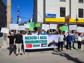 Keşan’da cuma namazı çıkışında Filistin’de hayatlarını kaybedenler için gıyabi cenaze namazı kılındı
