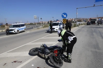 Keşan’da otomobil ile çarpışan motosikletin sürücüsü ağır yaralandı
