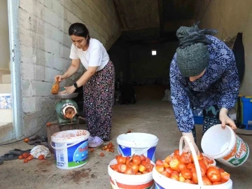 Kilis’te kavurucu sıcak altında salça yapımı başladı
