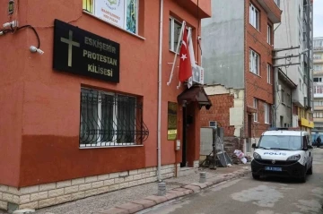 Kiliseye zorla girmeye çalışan alkollü şahıslar hakkında 4’er yıldan 11’er yıla kadar hapis talep edildi