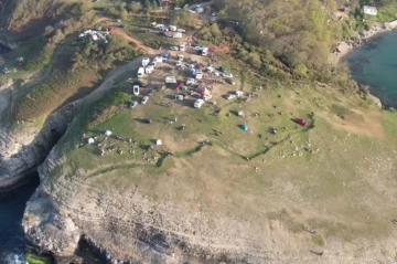 Kilometrelerce uzaktan gün batımı izlemeye geliyorlar
