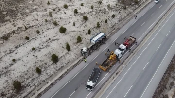 Kimyasal madde yüklü tırın devrildiği kazada büyük panik yaşandı
