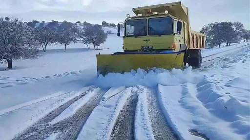 Kırıkkale’de karla mücadele devam ediyor: Kapanan yollar ulaşıma açıldı
