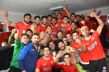 Kırkgöz Döşemealtı Belediyesi Gençlik ve Spor Kulübü Futbol A Takımı zirveye  oynuyor
