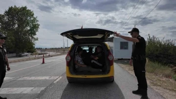 Kırklareli’nde durdurulan ticari takside 6 kaçak göçmen yakalandı
