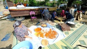 Kırklarelili köy kadınları "kışlık yiyecek" mesaisinde