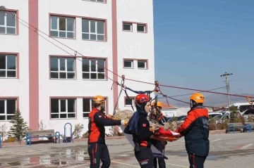 Kırşehir’de gerçeğini aratmayan deprem tatbikatı
