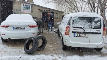 Kışın geri gelmesi lastikçilerin işine yaradı
