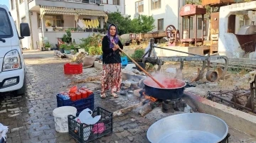 Bursa'da kışlık salçalar kaynamaya başladı