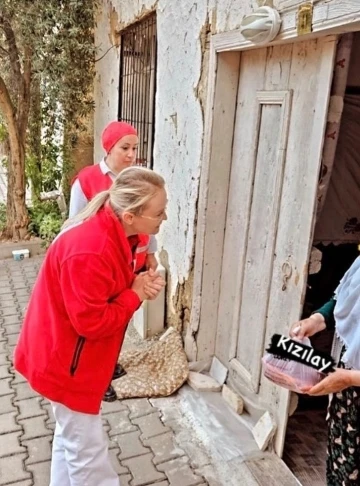 Kızılay’dan ihtiyaç sahibi ailelere destek
