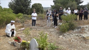 KKTC'de Ayyannili Türkler, 49 yıl sonra doğdukları topraklarda şehitlerini andı