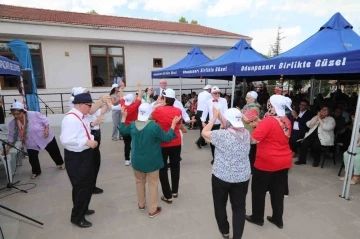 Koca Çınarlar bahar şenliği yaptı, Başkan Kurt da onlara eşlik etti
