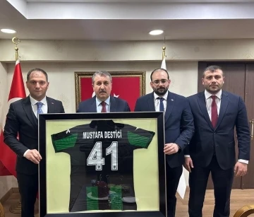 Kocaelispor formasını Mustafa Destici’ye götürdüler
