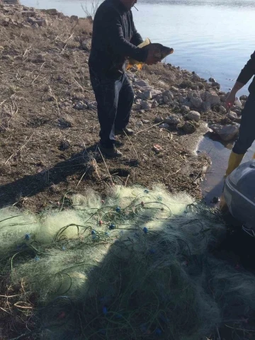 Koçhisar barajında 2 bin 700 metre ağ yakalandı
