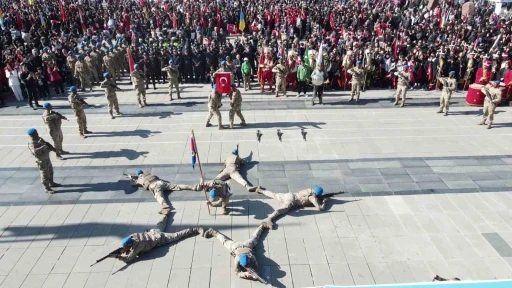 Komandolardan nefes kesen Cumhuriyet Bayramı gösteri
