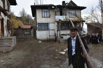 Komşusunun yanan evini gördü, yaşına aldırış etmeden yaptığı müdahale ile yangının büyümesini önledi
