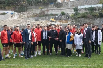 Zonguldak Kömürspor’a taraftarlardan jest!