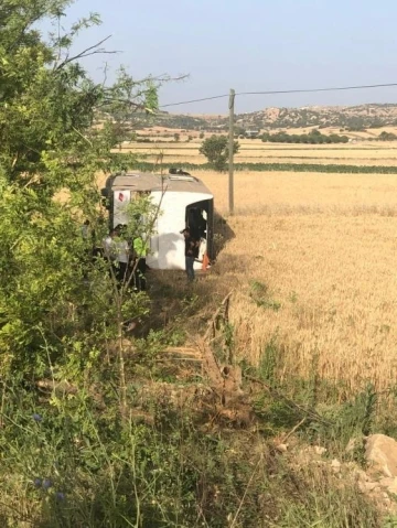 Kontrolden çıkan otobüs tarlaya uçtu: 1’i ağır 27 yaralı
