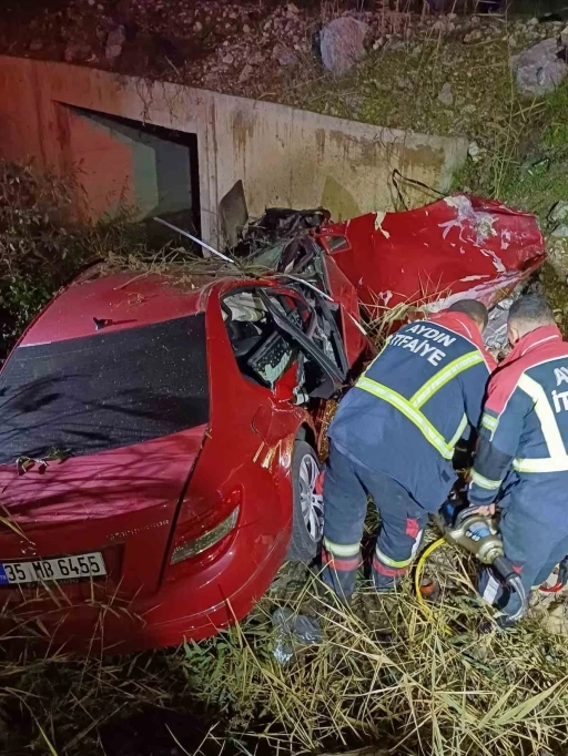 Kontrolden çıkan otomobil, kanala uçtu: 2 yaralı
