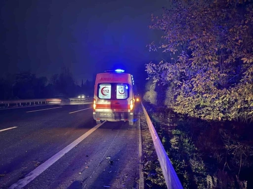 Kontrolden çıkan otomobil şarampole devrildi: 2 yaralı