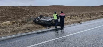 Kontrolden çıkan otomobil takla attı: 2 yaralı
