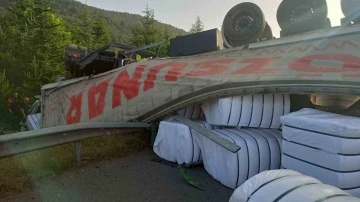 Kontrolden çıkan tır tepetaklak oldu: 1 yaralı
